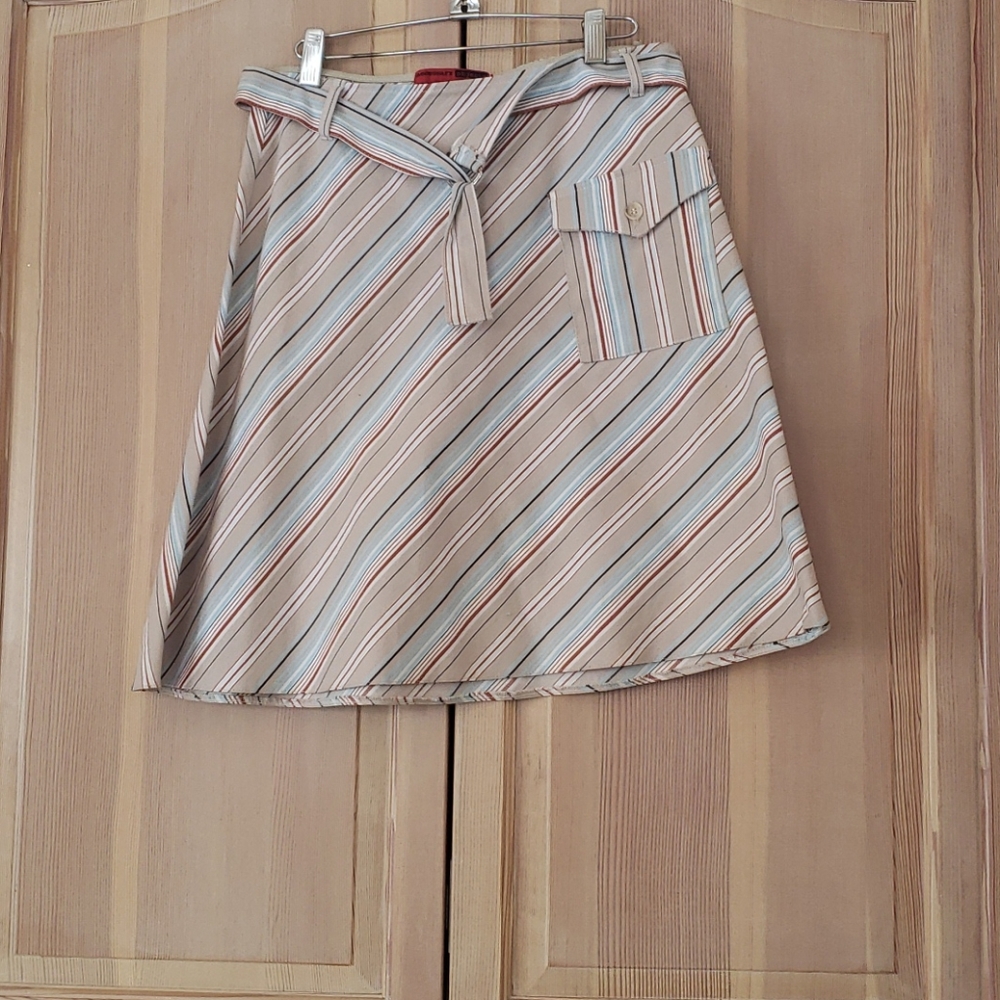 Striped skirt with a matching belt